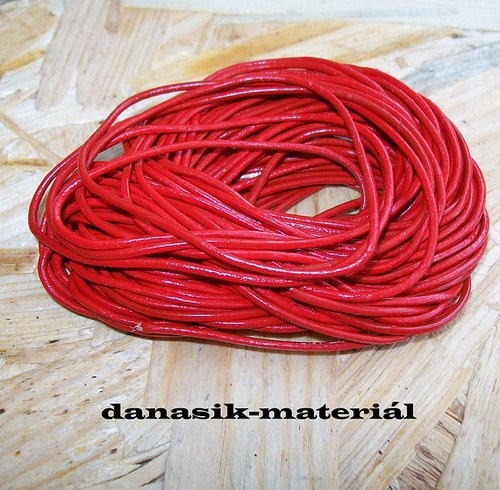 KOŽENÁ ŠŇŮRA ČERVENÁ - METRÁŽ - 1,5 mm