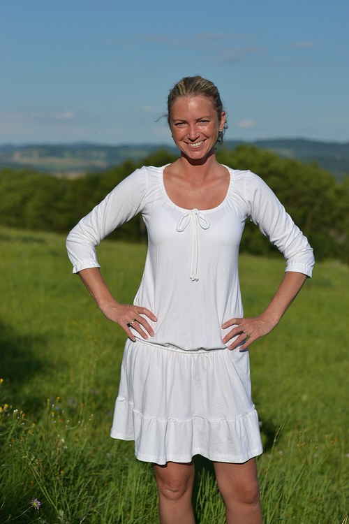 Bílé šaty — foto 1
