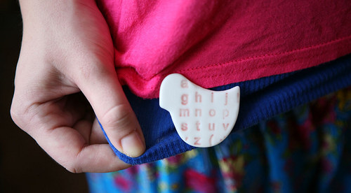 Porcelánče Messinger (porcelánová brož) — foto 1