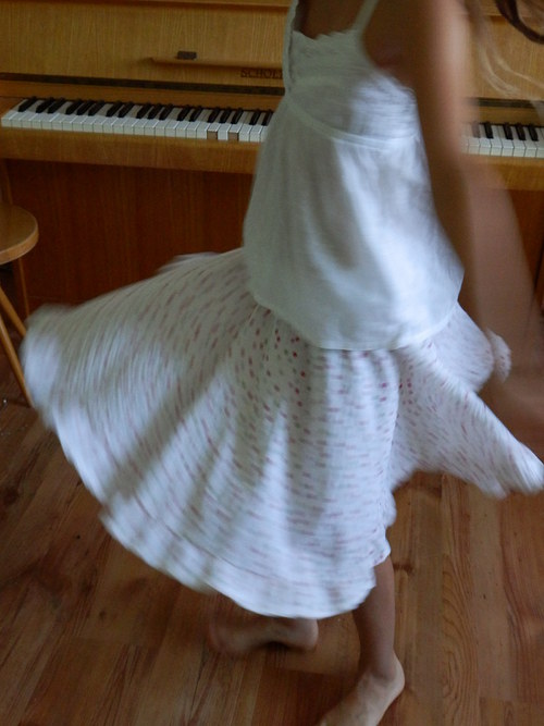 Dívčí kolová taneční puntíkatá — foto 1