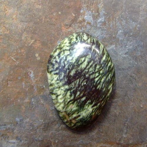 Serpentyn chytha, kabošon č.305 — foto 1