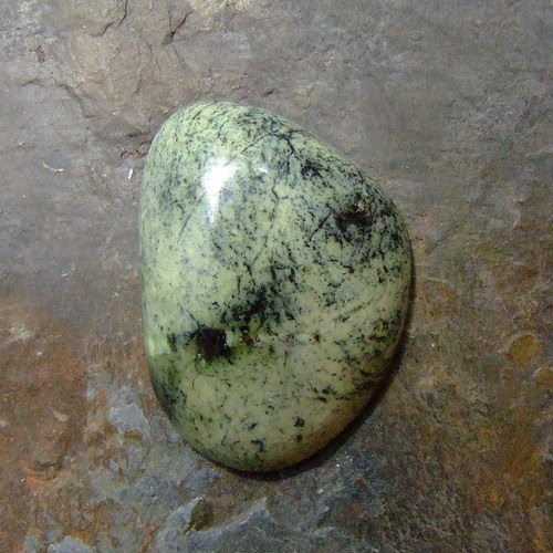 Serpentyn chytha, kabošon č.305 — foto 1