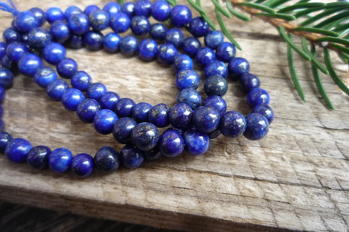 Vrtaný lapis lazuli č. 4006 4 mm 6 ks — foto 1