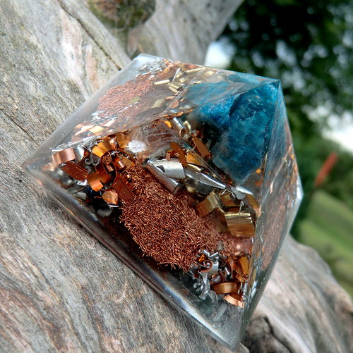 Orgonit - Pyramida5* 5x4,5cm - Apatit — foto 1