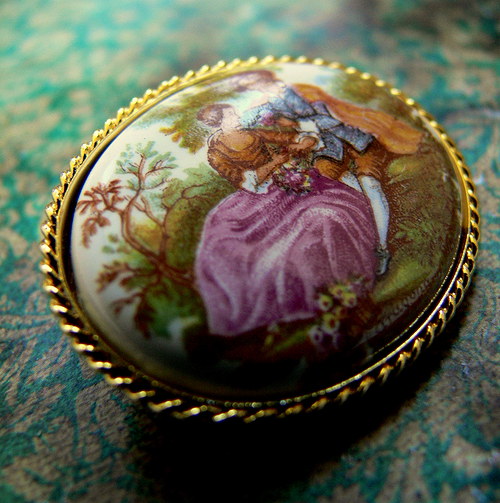 Porcelánová brož — foto 1