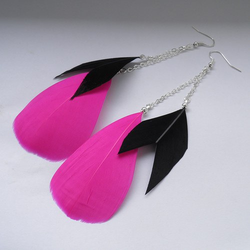 Pink & Black- peříčkové náušnice — foto 1