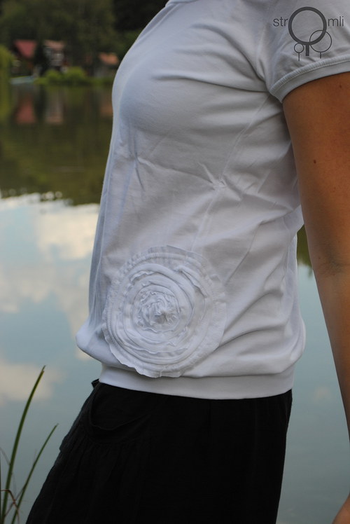 Trochu elegance s aplikací, vel. XL — foto 1