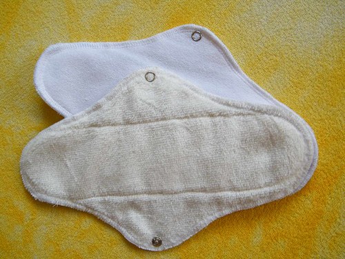 Denní menstruační vložka bílá s fleesem