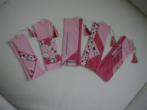 Záložka do knihy - růžová - patchwork. — foto 1