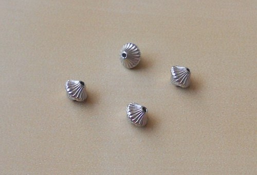 Plastový ozdobný komponent 7x7 mm - 20ks — foto 1