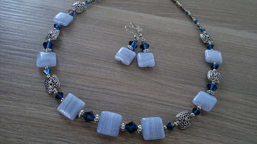Náhrdelník a naušnice - chalcedon a swarovski — foto 1