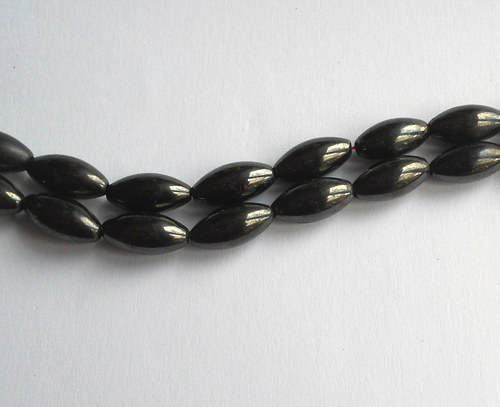 Magnetický hematit oválek 7x15mm - 4ks — foto 1