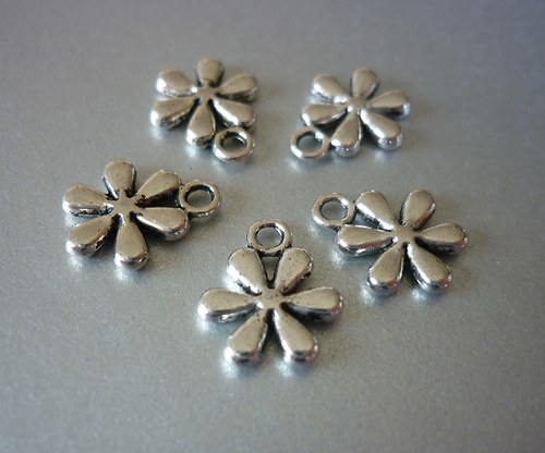 P5 / kytička / 13x11x2mm / 5ks