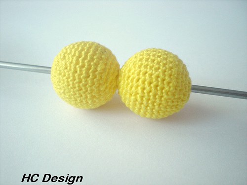 Háčkované kuličky-pár, žluté-1,8cm — foto 1