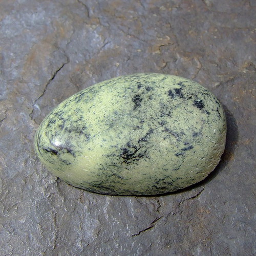 Serpentyn chytha, kabošon č.345 — foto 1