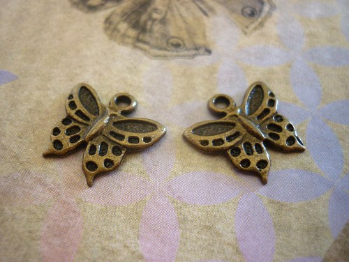 P15 / motýl / 16x15x2mm / 2ks