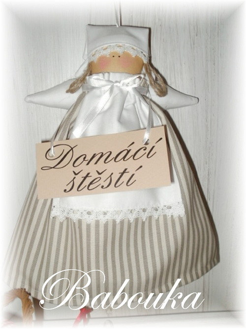 Domácí štěstí v režných šatečkách — foto 1