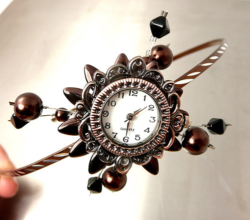 Čelenka : " Time is money " — foto 1