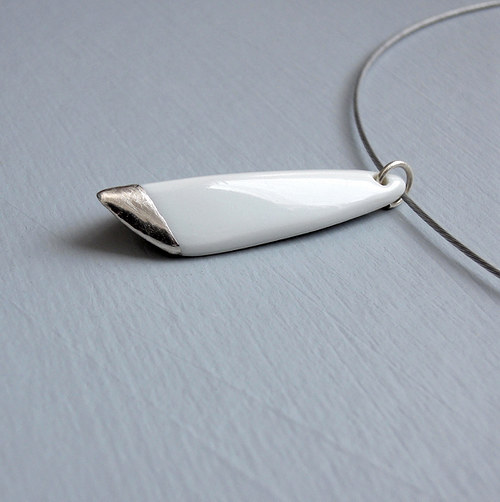 Silvery white — foto 1