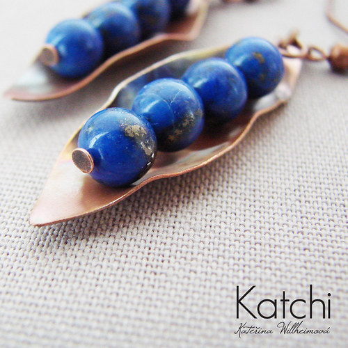 Měděné lístky s lapis lazuli (6 mm) — foto 1