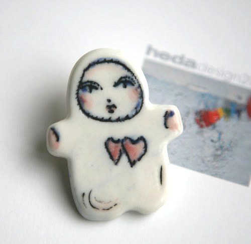 Ono Twinheart (porcelánová brož) — foto 1