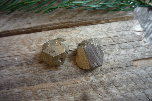 2x pyrit, pentadodekaedr č.L5805 — foto 1