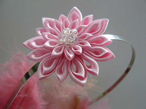 Kanzashi růžová čelenka — foto 1