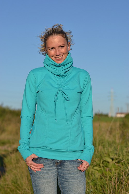 Tyrkysová mikina — foto 1