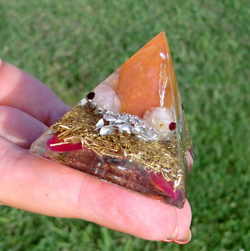 Orgonit 6 - Pyramida 4x4 - Karneolový plamínek — foto 1