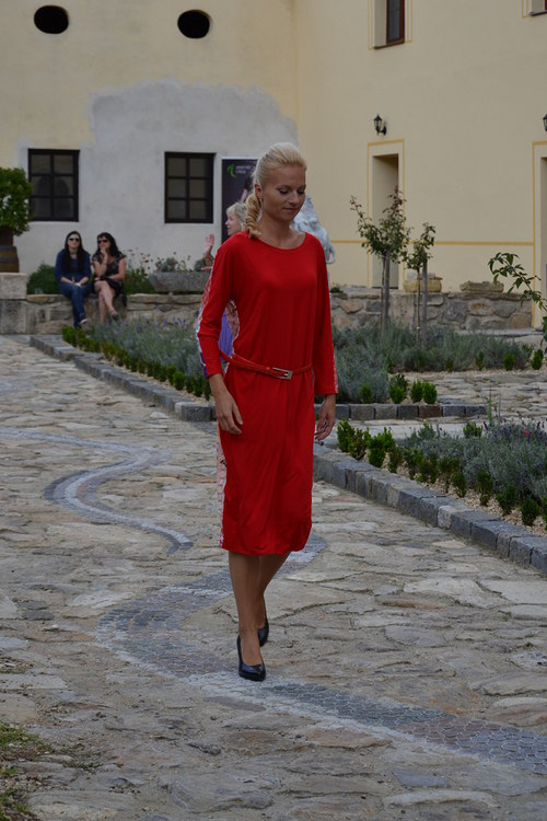 Šaty — foto 1
