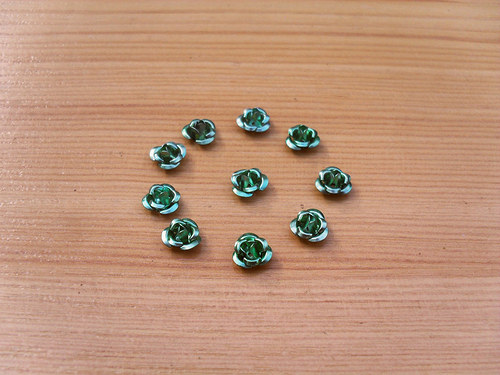Kovové růžičky - 6mm - světle zelené
