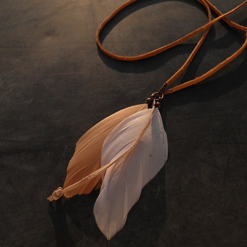Feather & Leather- peříčkový náhrdelník — foto 1
