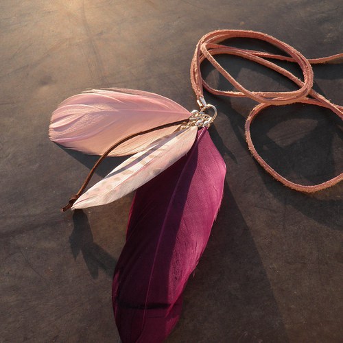 Feather & Leather- peříčkový náhrdelník — foto 1