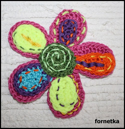 Háčkovaná farebná kytička — foto 1