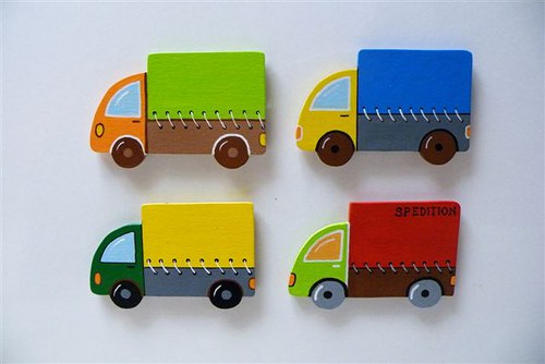 Magnet - auto s plachtou — foto 1