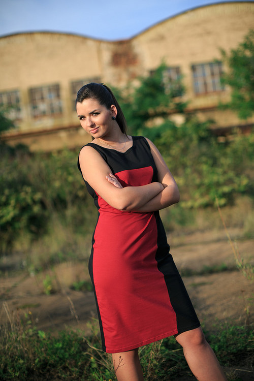 Pouzdrové šaty černá - terakota — foto 1