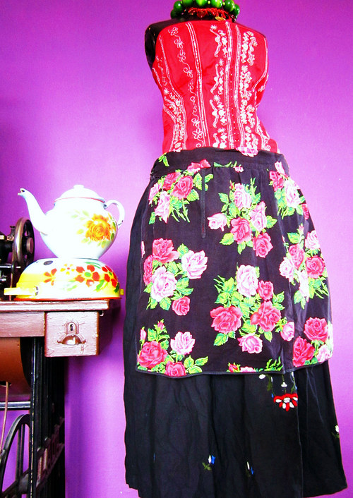 Za hubičku!Zástěrka Mexico roses — foto 1