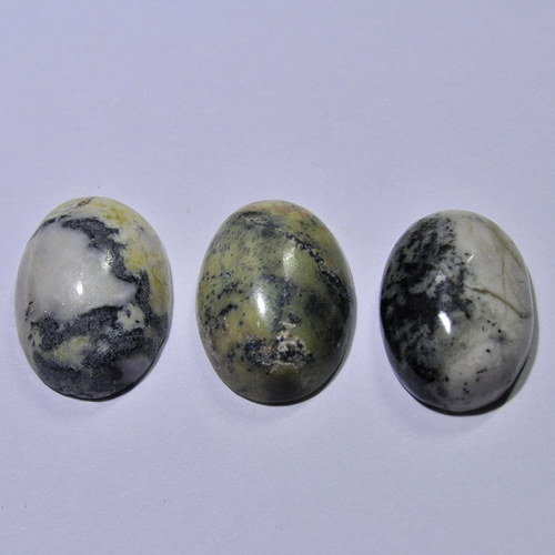 22. Serpentinit kabošon 18x13 mm — foto 1