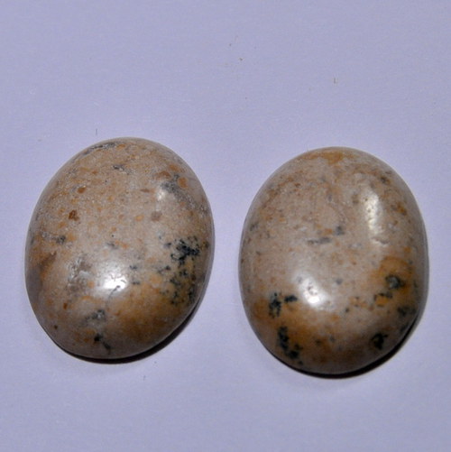 24. Jaspis kabošon 20x15 mm