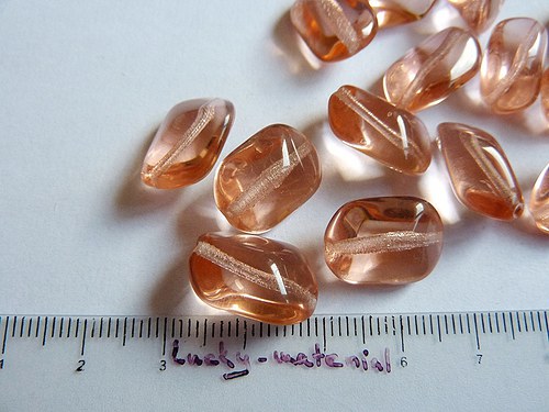 Kroucené růžové obdélníky 17x12 mm ... 8 ks