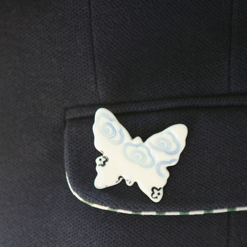 Před odletem II (porcelánová brož) — foto 1