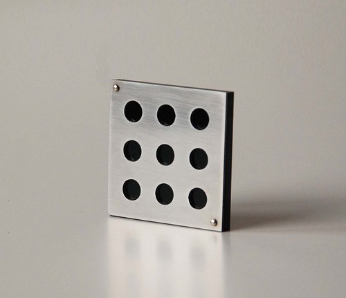 Minimalistická brož — foto 1