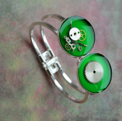 Green bracelet — foto 1