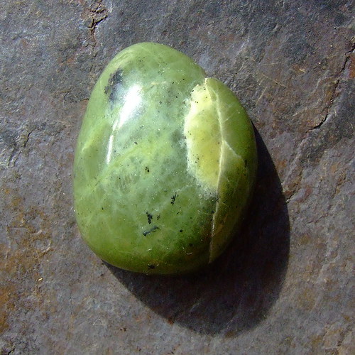 Jadeitový serpentyn, kabošon č.437 — foto 1