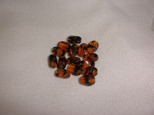 Mač12 Hnědé žíhané korálky, 11x6 mm, 15 ks