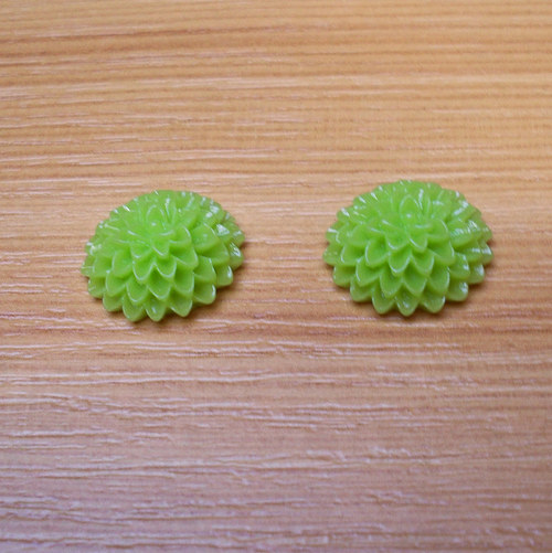 Chryzantéma - kabošon - 15 x 6 mm