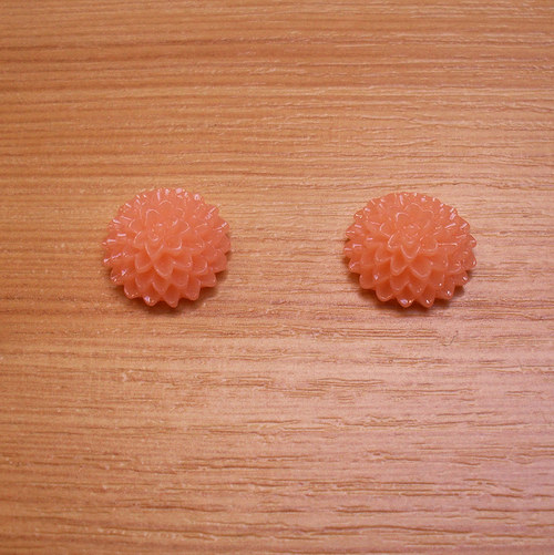 Chryzantéma - kabošon - 15 x 6 mm