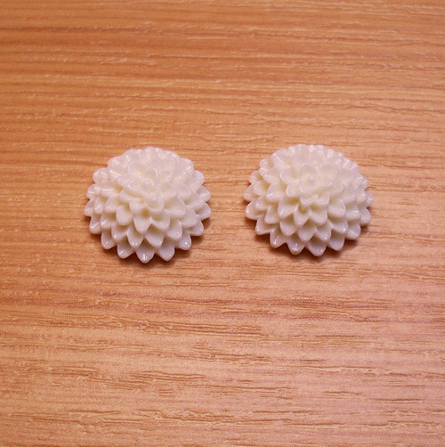 Chryzantéma - kabošon - 15 x 6 mm