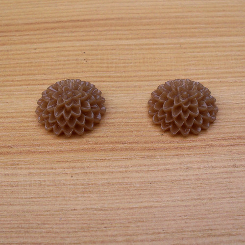 Chryzantéma - kabošon - 15 x 6 mm