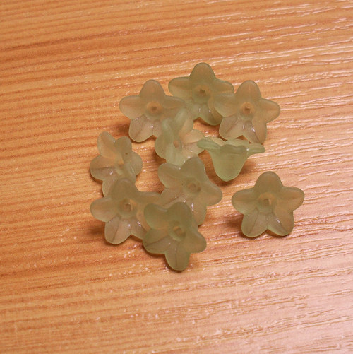 Akrylové kytičky - 10 mm x 5 mm - 20 kusů
